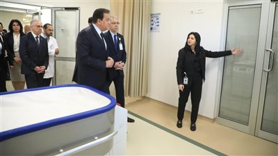 وزير الصحة يتفقد مستشفى 