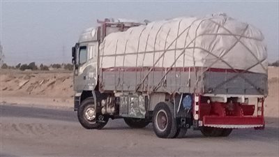 قبل بيعها بالسوق السوداء.. ضبط سيارة محملة بـ 24 طن قمح بالمنيا 