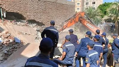 مصرع مسن فى انهيار منزل مكون من طابقين بقرية هو بنجع حمادي 