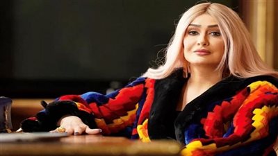 غادة عبدالرازق تخطف الأضواء بالأحمر الصارخ