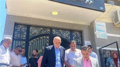 سكرتير عام سوهاج يتفقد بدء تلقي طلبات التصالح بالمراكز التكنولوجية 