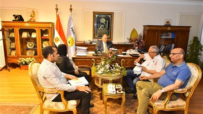 محافظ أسيوط يلتقي أعضاء مجلسي النواب والشيوخ لتلبية إحتياجات المواطنين