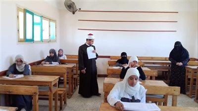 طلاب الثانوية الازهرية يؤدون إمتحاناتهم بمعاهد الإسماعيلية 