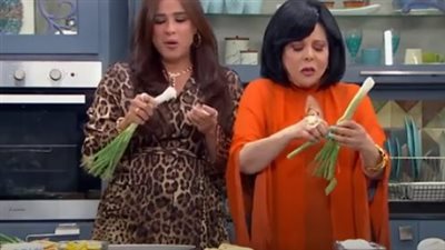 ياسمين عبدالعزيز تتناول البصل والفسيخ على الهواء وتكشف كواليس أكلها ضفدعة (فيديو)