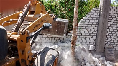 إزالة 26 حالة تعدي على أراضي زراعية وأملاك دولة بمركزي البداري والغنايم