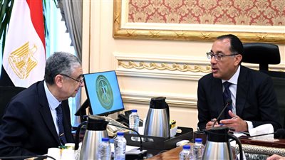 رئيس الوزراء يتابع مع وزير الكهرباء  المشروعات الجاري تنفيذها