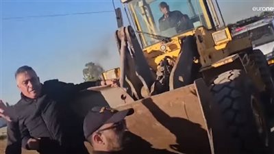 إسرائيل تهدم عشرات المنازل في قرية لفلسطيني الداخل بصحراء النقب.. فيديو