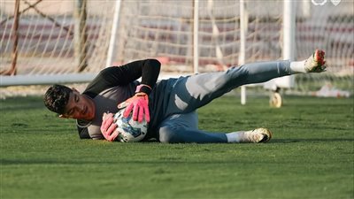 تدريبات قوية لحراس مرمى الزمالك  على هامش المران 