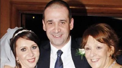 كريم عبد العزيز ينشر تنويه مهم لحاضري جنازة والدته