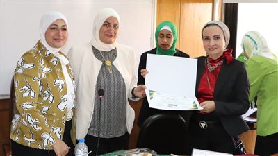 حلقة نقاشية بـ 