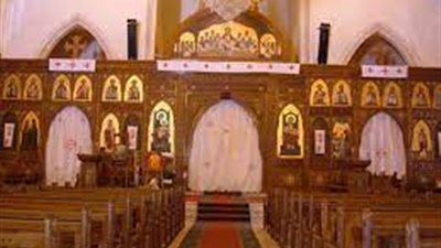 كنيسة القديس أثناسيوس تقيم طقوسًا خاصة بمناسبة الخمسين المقدسة 