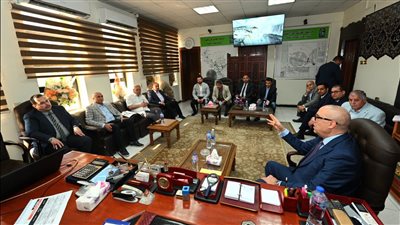 وزير الإسكان يعقد اجتماعًا بمقر جهاز مدينة العاشر من رمضان