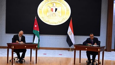 رئيسا وزراء مصر والأردن يوقعان محضر اجتماعات الدورة الـ32 للجنة العليا