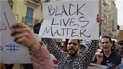 اعتقال ناشطة تونسية بمكافحة التمييز في إطار تحقيق بشأن غسل الأموال