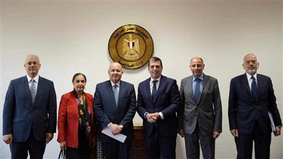 وزارة الخارجية تستضيف جلسة مباحثات موسعة مع وزير الهجرة واللجوء اليوناني