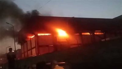 السيطرة علي حريق اندلع في حظيرتين مواشي وسيارة ربع نقل وواجهة منزل بأسوان