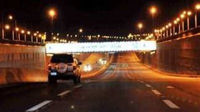 انتظام حركة السيارات بمحاور القاهرة والجيزة ليلاً