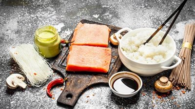 مخاطر تناول الأطعمة النيئة وغير المطبوخة جيدا