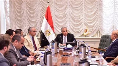 وزير العمل يتابع إجراءات تنفيذ مشروع 