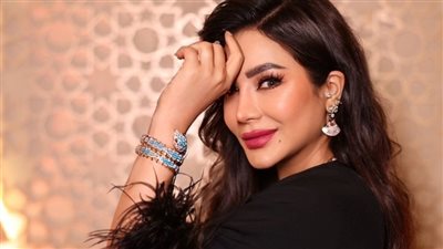 لجين عمران تخطف الأنظار بـ