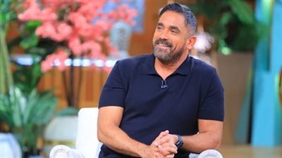 كرارة وهنيدي وأحمد فهمي وميرفت أمين وإياد نصار بعزاء والدة كريم عبدالعزيز