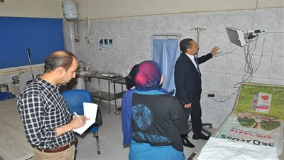 وكيل صحة سوهاج يتفقد سير العمل بمستشفتي الصدر والحميات ليلاً 
