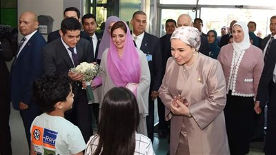 السيدة انتصار السيسي تشكر حرم سلطان عمان لزيارتها مستشفى 57357