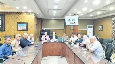 مدير تعليم القليوبية تتابع سير امتحانات النقل من غرفة العمليات