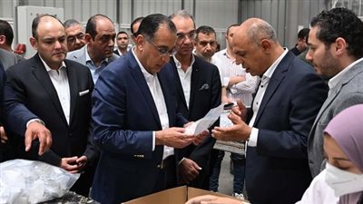 مدبولي يتفقد مصنع شركة 
