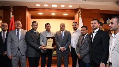 وزير الرياضة يلتقي أعضاء مجلسي النواب والشيوخ بسوهاج ويُكرم أعضاء حملة 