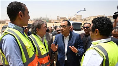 رئيس الوزراء: نسعى لخلق فرص عمل وتوطين العديد من الصناعات