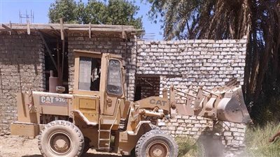 إزالة التعديات ورفع الإشغالات وتنفيذ أعمال النظافة العامة بـأسوان