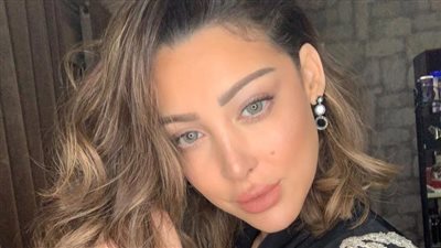 صوتك قمر وكان واحشني.. كارمن سليمان تهنئ بسمة بوسيل على أول أغانيها 