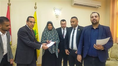 محافظ شمال سيناء يشهد توزيع  4 تروسيكلات علي المستحقين