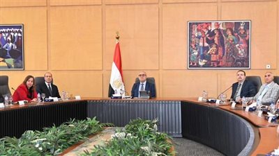 وزير الإسكان يتابع موقف تنفيذ وحدات المبادرة الرئاسية 