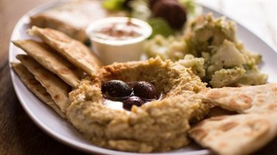 اصنعي فتة الحمص بزيت الزيتون وتمتعي بمذاق لذيذ