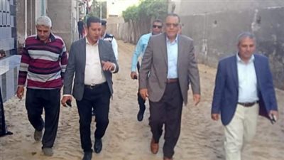 تركيب بلاط الإنترلوك بالشوارع المتفرعة من شارع المعهد الديني بالزقازيق