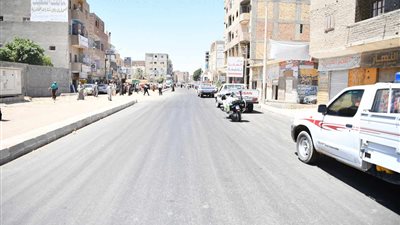 مراجعة أعمال رصف مدخل أبوتشت شمال قنا للتأكد من المواصفات