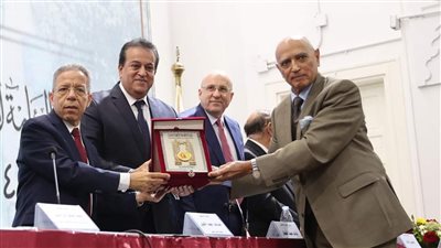 نقابة أطباء مصر تكرم 3 من علماء الطب بجامعة الأزهر