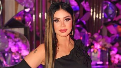 إيناس عز الدين تخطف الأنظار بحفل زفاف ابنة مصطفى كامل (صور)