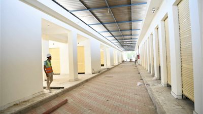  نقل الباعة الجائلين إلى السوق الحضاري بمدينة قنا 