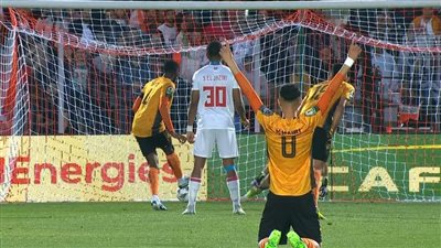 نهضة بركان المغربي يفاجئ الزمالك بثنائية في الشوط الأول 
