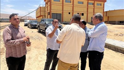 المشرف على مدينة غرب قنا يتفقد مشروعات المرافق للمرحلة الأولى بمساحة 1400 فدان