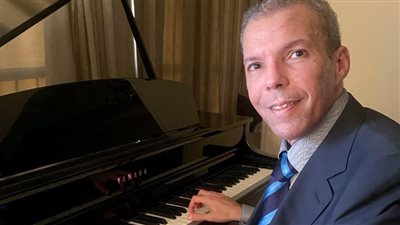 مقطوعات شرقية على بيانو كريم جوهر بالمسرح الصغير