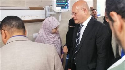 رئيس جامعة سوهاج يوجه بإعداد تقارير ومتابعات يومية لحالات المرضى بمستشفى الطوارئ