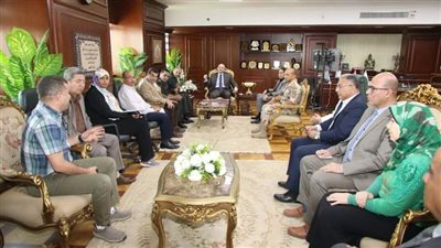 محافظ بني سويف يبحث استغلال الفرص الاستثمارية