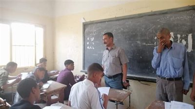 مدير عام تعليم دشنا يتابع امتحانات النقل الفنية بنين العسكرية