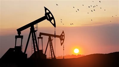 أسعار النفط تواصل الانخفاض وبرنت يسجل 82.53 دولار للبرميل
