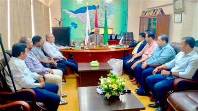 رئيس مياه الفيوم يجتمع باللجنة النقابية للعاملين بالشركة ويبحث مطالبهم 