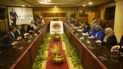 محافظ الغربية يعقد إجتماعًا مع خريجي المبادرة الرئاسية «1000 مدير مدرسة»